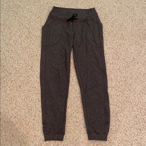 Lululemon ready to rulu pant. size 6